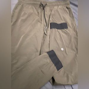 Lululemon pants green new with tags XL WITH FREE SHIPPING !✈️📦